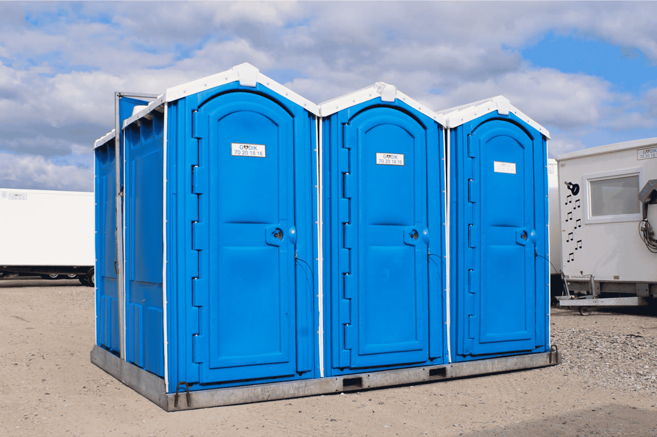 Ramme med 6 toiletter