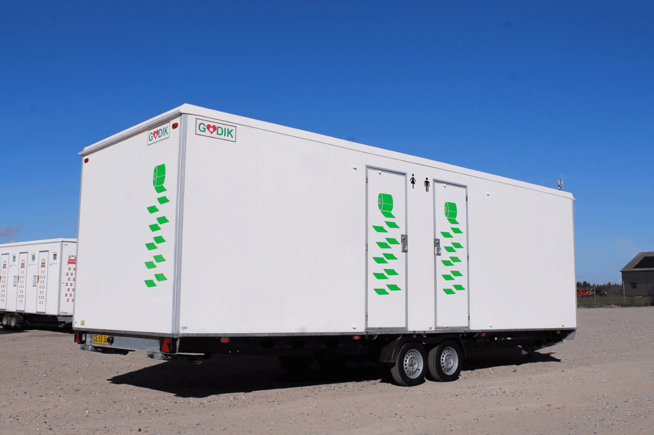 Luksus toiletvogn med 7 toiletter og 2 urinaler