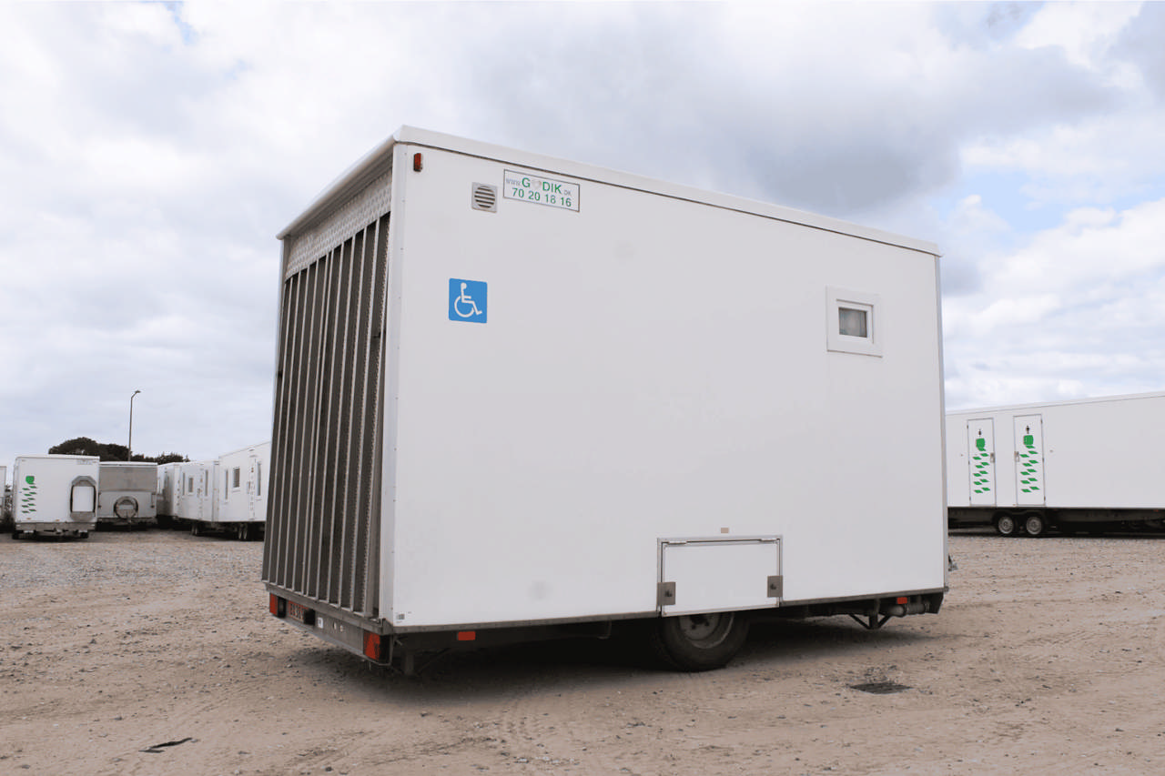 Handicap toilet m. travers lift